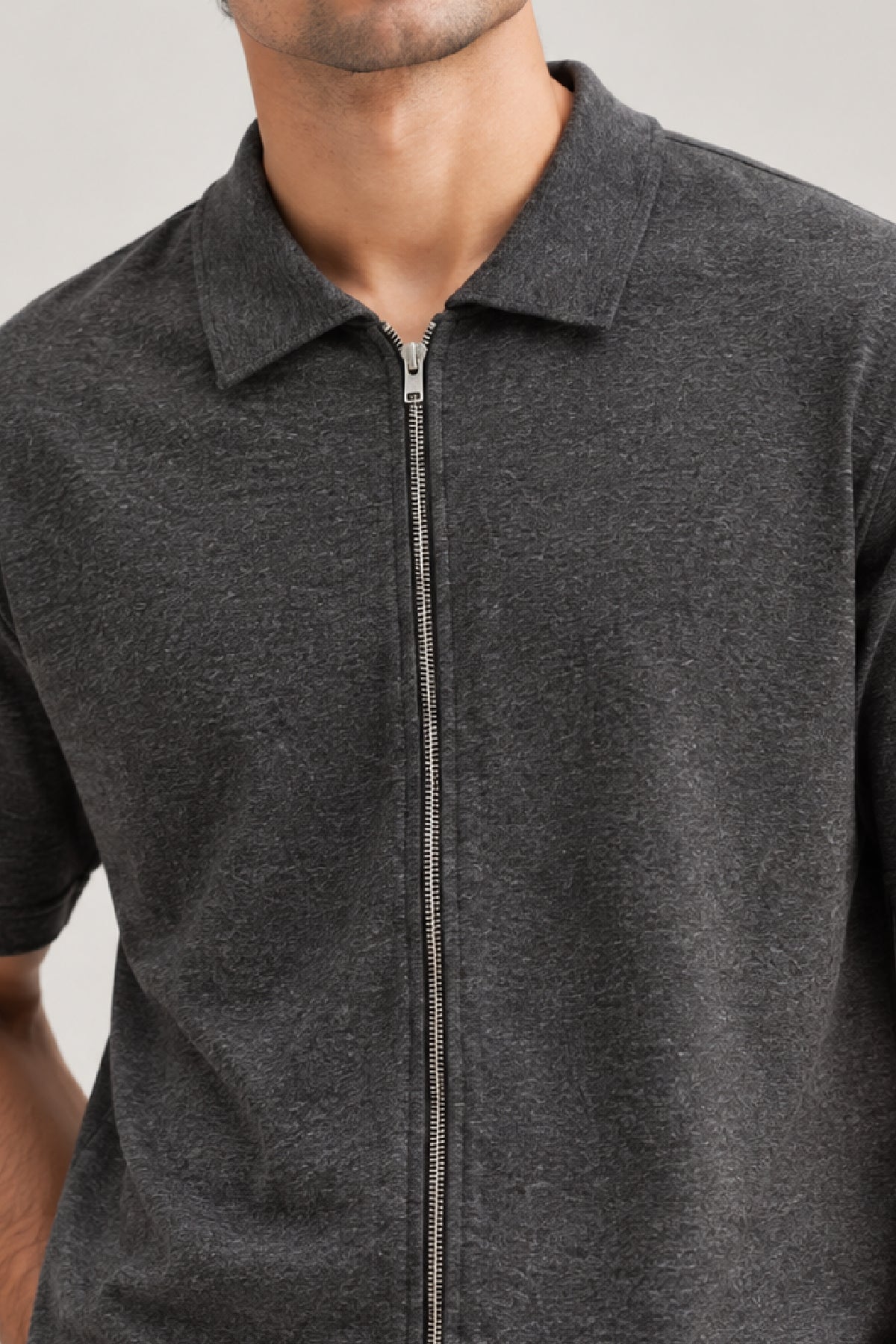 Half Sleeves Black Zipper Secondary image